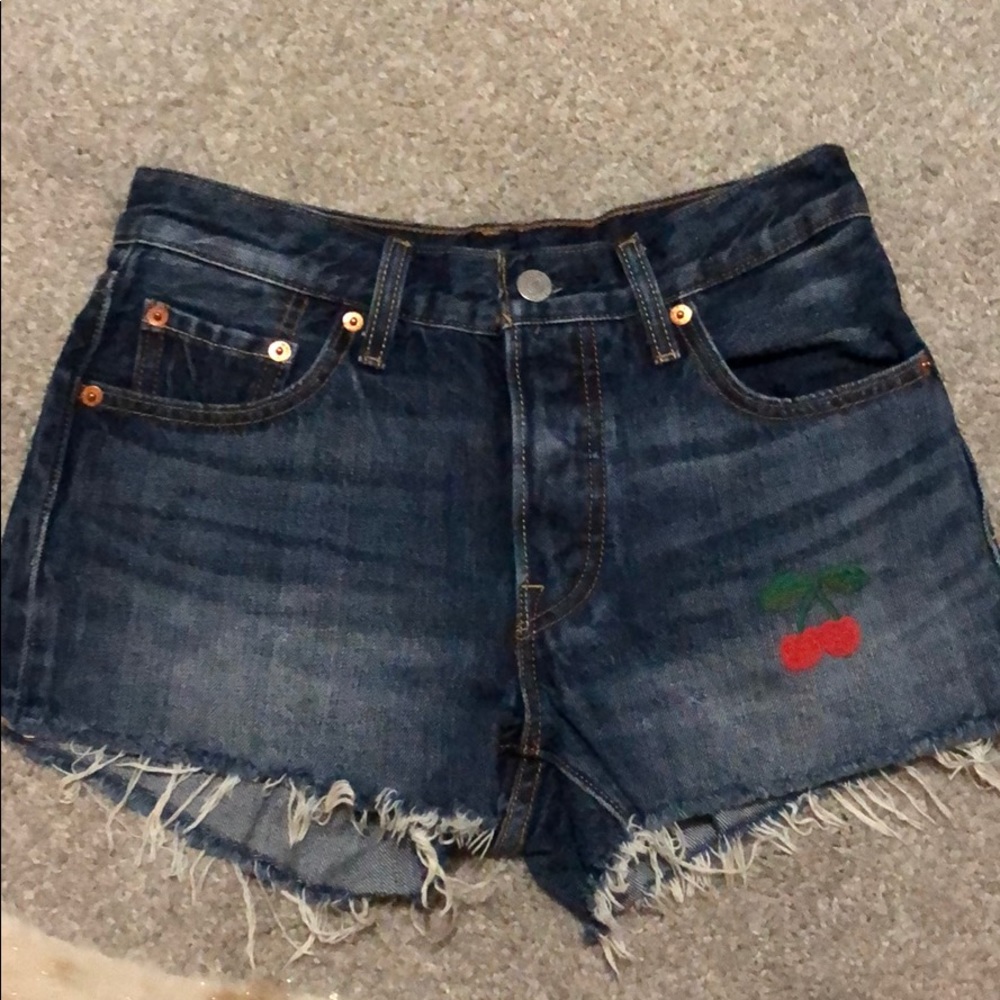Size 24 Levi cherry embroider cut off denim
